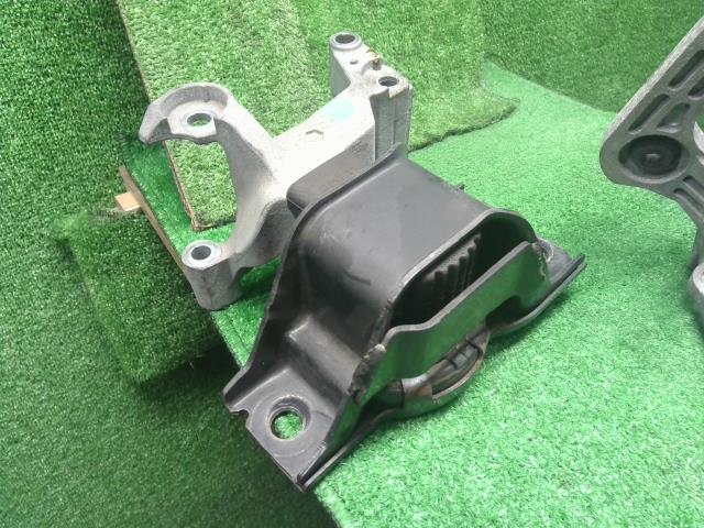 セレナ E/G部品 DBA-CNC25 11210-CY11D