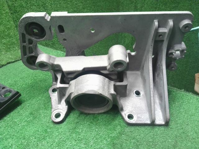 セレナ E/G部品 DBA-CNC25 11210-CY11D