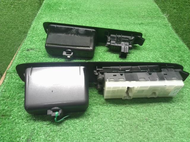 セレナ 内装部品 DBA-CNC25 25401-1GK4A