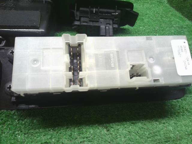 セレナ 内装部品 DBA-CNC25 25401-1GK4A
