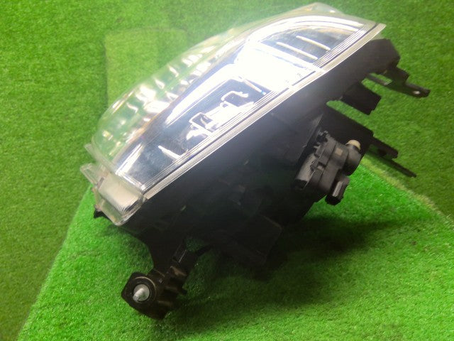エクストレイル 左ヘッドランプＡＳＳＹ DBA-NT31 26060-JG00A