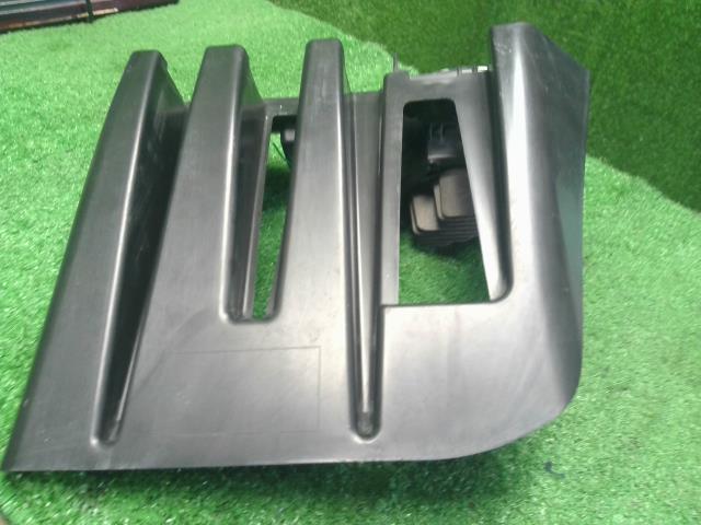 ヴォクシー 右フォグランプ DAA-ZWR80G 81210-48051