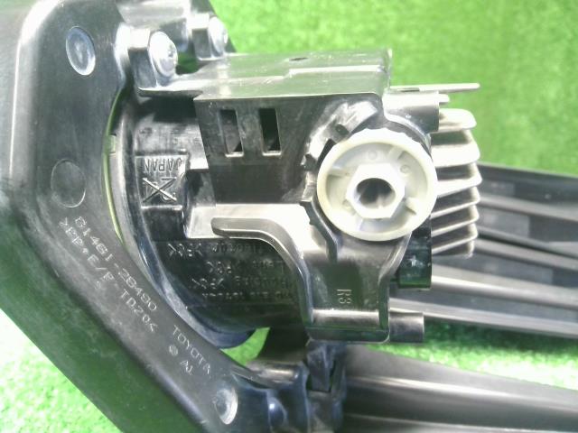 ヴォクシー 右フォグランプ DAA-ZWR80G 81210-48051