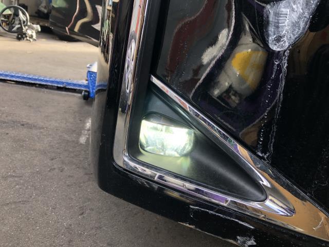 ヴォクシー 右フォグランプ DAA-ZWR80G 81210-48051