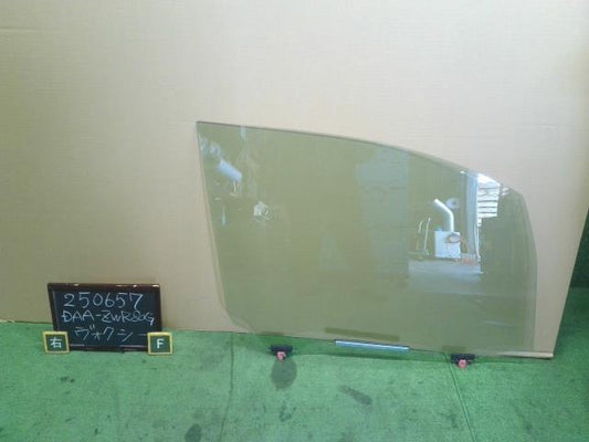 ヴォクシー 右Ｆドアガラス DAA-ZWR80G 68101-28420