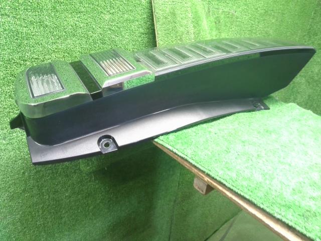 ヴォクシー 左テールランプ DAA-ZWR80G 81561-28700