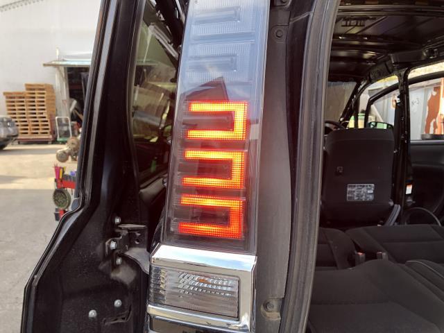 ヴォクシー 左テールランプ DAA-ZWR80G 81561-28700
