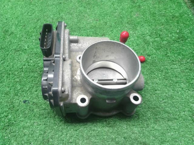 ヴォクシー スロットルボディ DAA-ZWR80G 22030-37060
