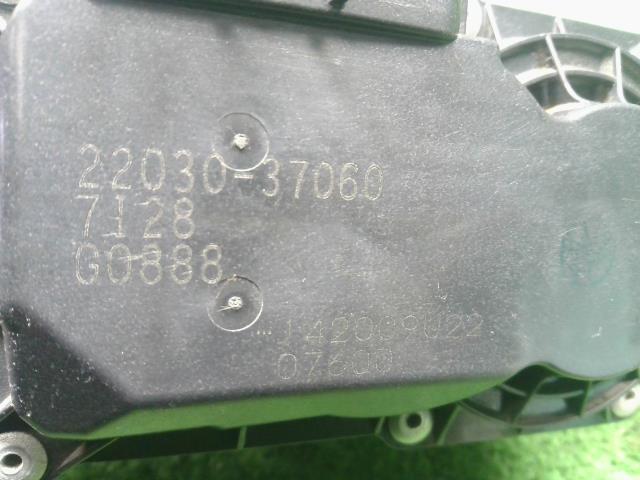 ヴォクシー スロットルボディ DAA-ZWR80G 22030-37060