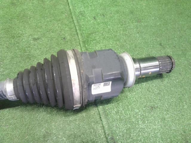 ヴォクシー 右Ｆドライブシャフト DAA-ZWR80G 43410-28170