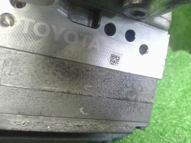 ヴォクシー ＡＢＳアクチュエーター DAA-ZWR80G 47070-47060