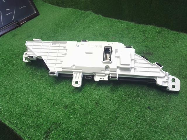 ヴォクシー マルチモニター DAA-ZWR80G 83290-28032