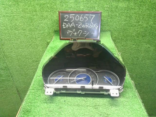 ヴォクシー スピードメーター DAA-ZWR80G 83800-28M12