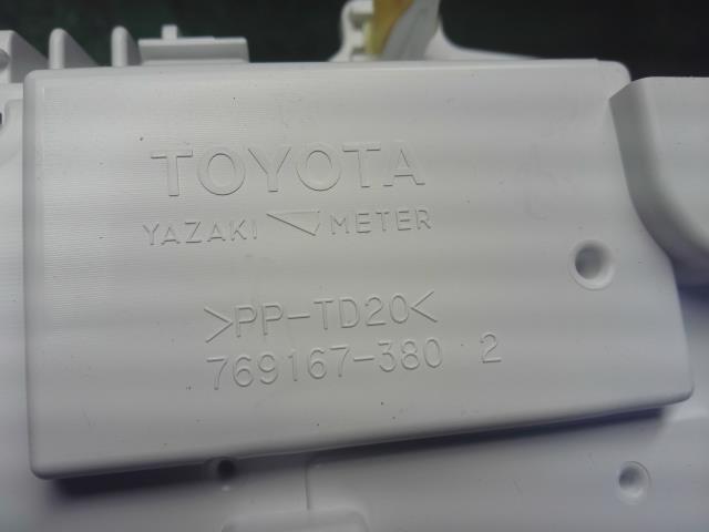 ヴォクシー スピードメーター DAA-ZWR80G 83800-28M12