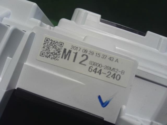 ヴォクシー スピードメーター DAA-ZWR80G 83800-28M12