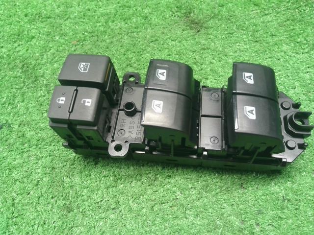 ヴォクシー パワーウインドウスイッチ DAA-ZWR80G 84040-28080