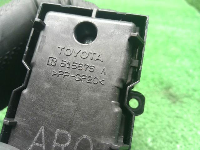 ヴォクシー パワーウインドウスイッチ DAA-ZWR80G 84040-28080
