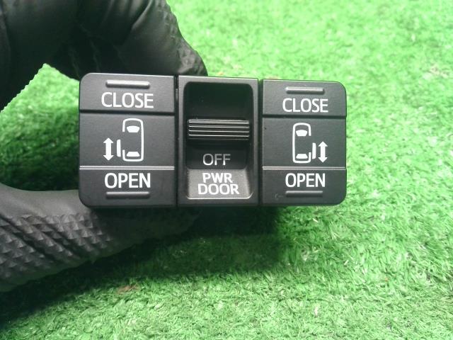 ヴォクシー パワースライドスイッチ DAA-ZWR80G 84930-28170