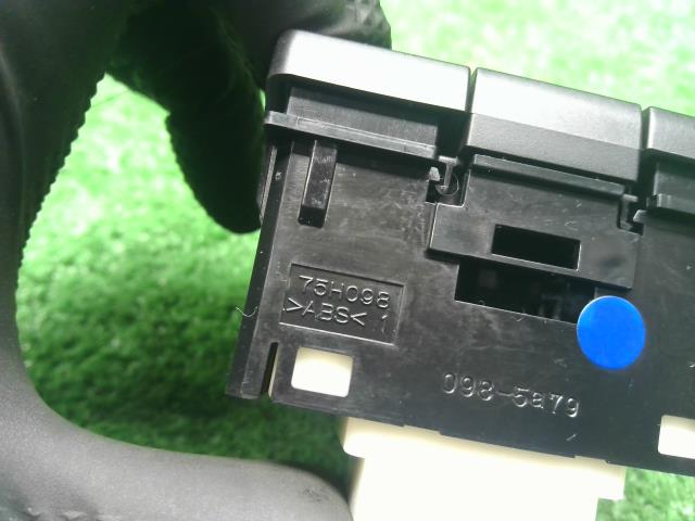 ヴォクシー パワースライドスイッチ DAA-ZWR80G 84930-28170