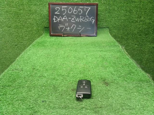 ヴォクシー キーレスリモコン DAA-ZWR80G 89904-28690