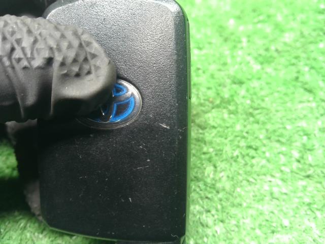 ヴォクシー キーレスリモコン DAA-ZWR80G 89904-28690