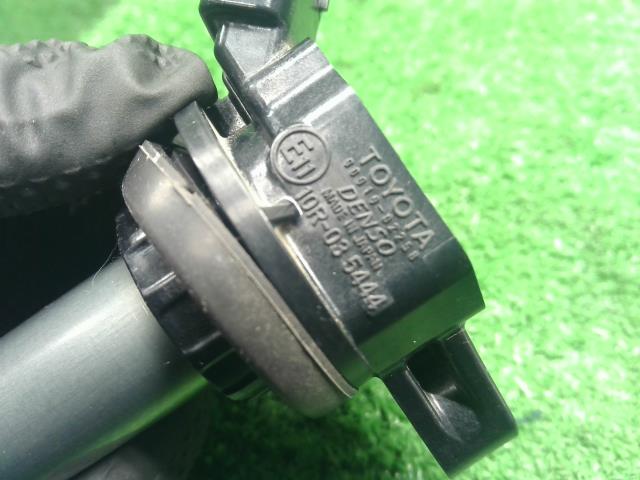 ヴォクシー イグニッションコイル DAA-ZWR80G 90919-02258