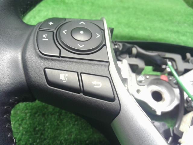 ヴォクシー ステアリングホイール DAA-ZWR80G 45100-28510-C0