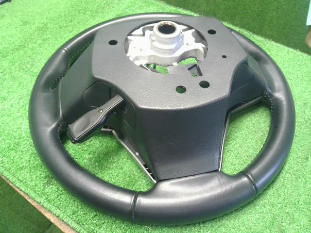 ヴォクシー ステアリングホイール DAA-ZWR80G 45100-28510-C0