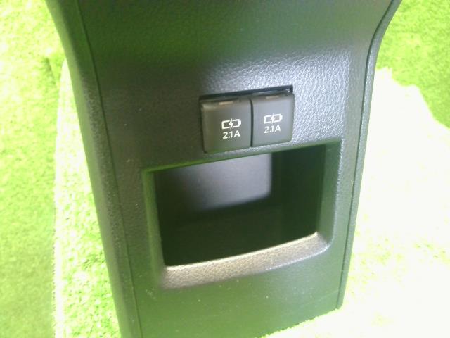 ヴォクシー コンソールボックス DAA-ZWR80G 58810-28600-C0