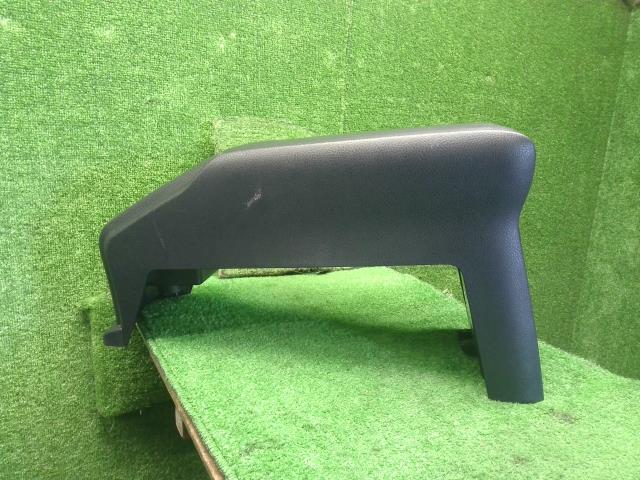 ヴォクシー コンソールボックス DAA-ZWR80G 58810-28600-C0