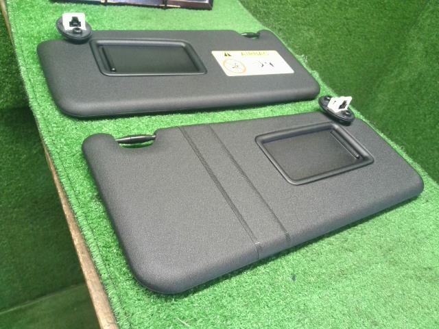 ヴォクシー サンバイザー DAA-ZWR80G 74310-28C70-C2