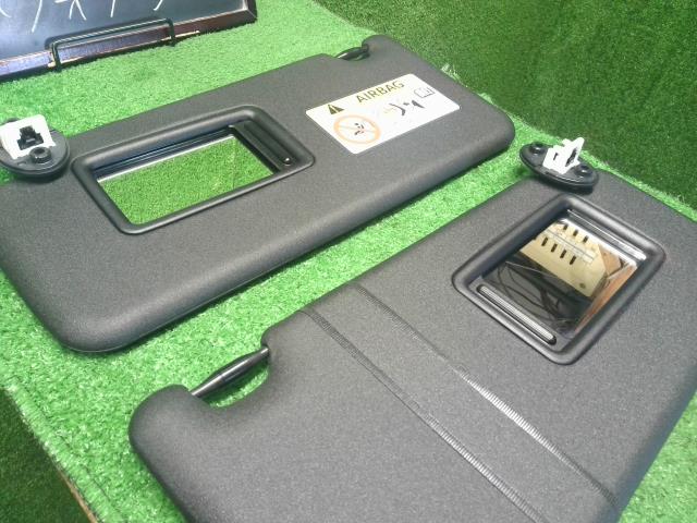 ヴォクシー サンバイザー DAA-ZWR80G 74310-28C70-C2