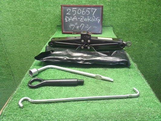 ヴォクシー 車載工具 DAA-ZWR80G