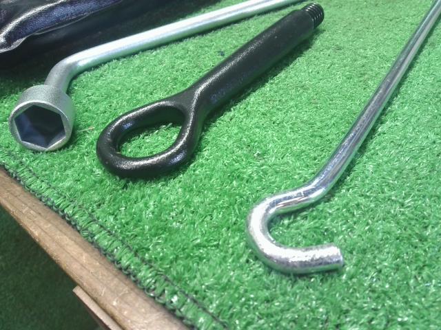 ヴォクシー 車載工具 DAA-ZWR80G
