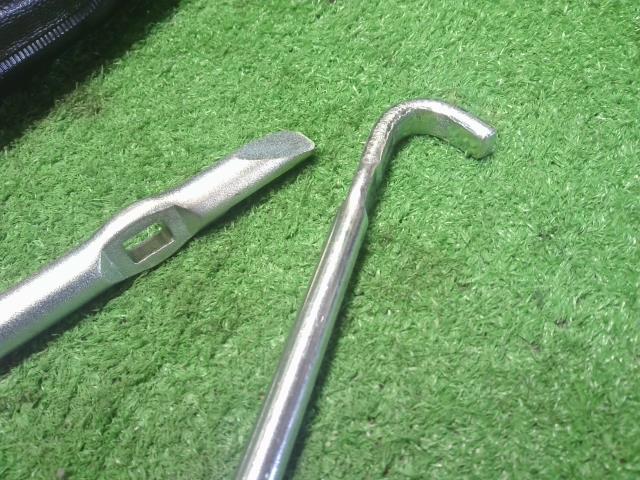 ヴォクシー 車載工具 DAA-ZWR80G
