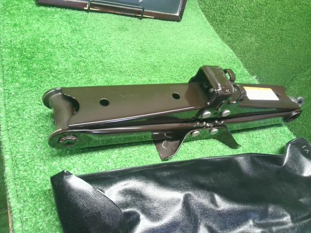 ヴォクシー 車載工具 DAA-ZWR80G