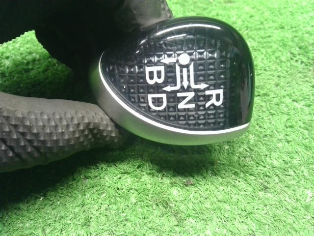 ヴォクシー 内装部品 DAA-ZWR80G 33504-49005-C0