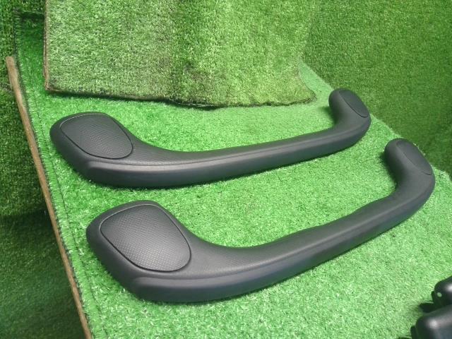 ヴォクシー 内装部品 DAA-ZWR80G