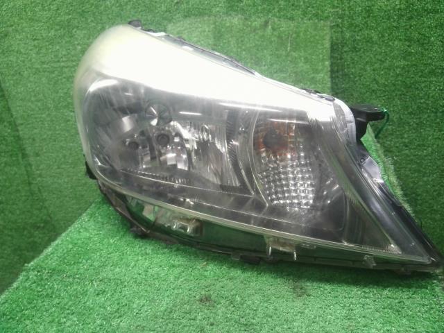 ヴィッツ 右ヘッドランプＡＳＳＹ DBA-NSP135 81145-52D40