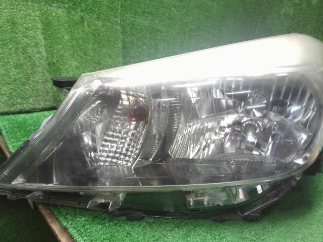 ヴィッツ 左ヘッドランプＡＳＳＹ DBA-NSP135 81185-52D40