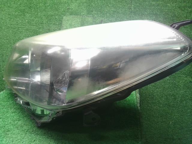 ヴィッツ 左ヘッドランプＡＳＳＹ DBA-NSP135 81185-52D40