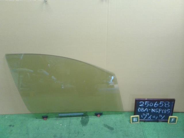 ヴィッツ 右Ｆドアガラス DBA-NSP135 68110-52400