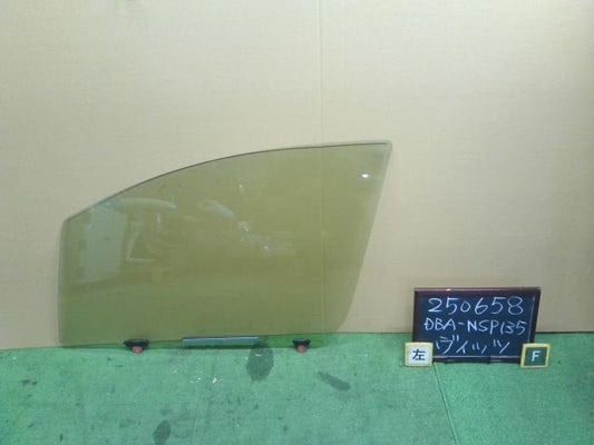 ヴィッツ 左Ｆドアガラス DBA-NSP135 68120-52400