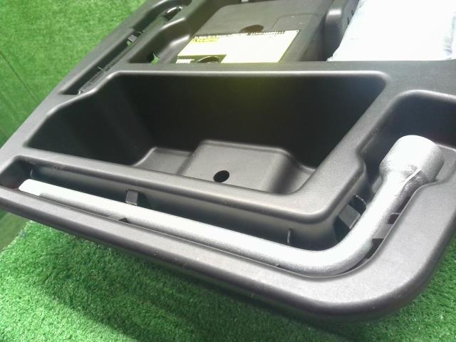 ヴィッツ 車載工具 DBA-NSP135