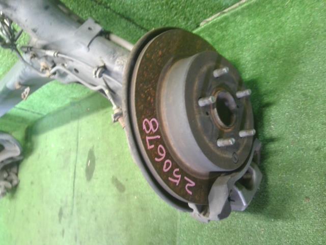 プリウスα ＲアクスルホーシングＡＳＳＹ DAA-ZVW41W 42101-64010