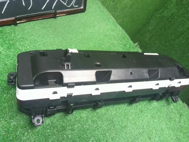 プリウスα スピードメーター DAA-ZVW41W 83809-47011
