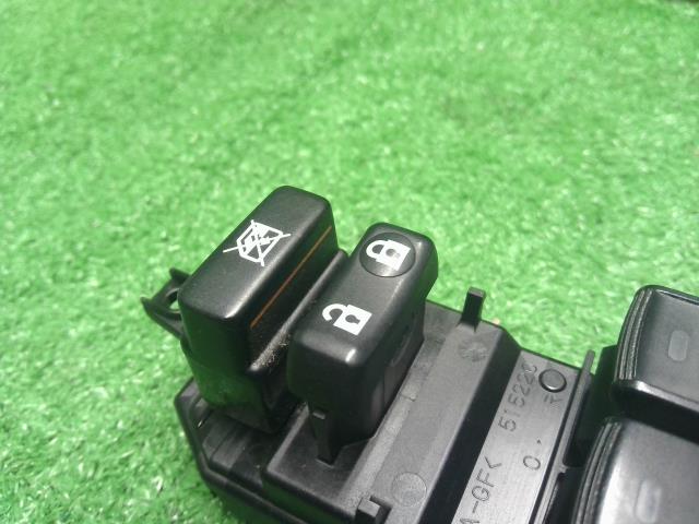 プリウスα パワーウインドウスイッチ DAA-ZVW41W 84040-12180