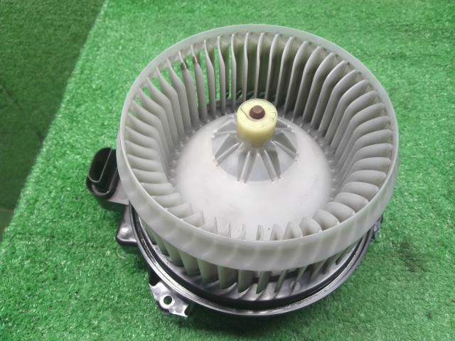 プリウスα ヒーターブロアモーター DAA-ZVW41W 87103-12060