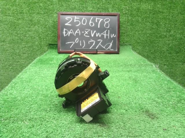 プリウスα 電装部品 DAA-ZVW41W 84307-74020