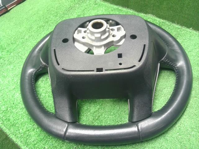 プリウスα ステアリングホイール DAA-ZVW41W 45100-47210-C0